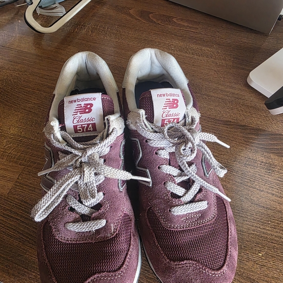New Balance Women's 574 Maroon Sneakers - Picture 1 of 5